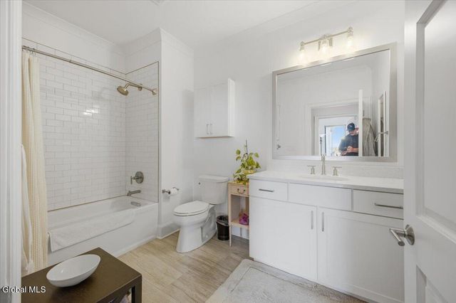 116 West Avenue UNIT 404, Saratoga Springs, NY 12866
