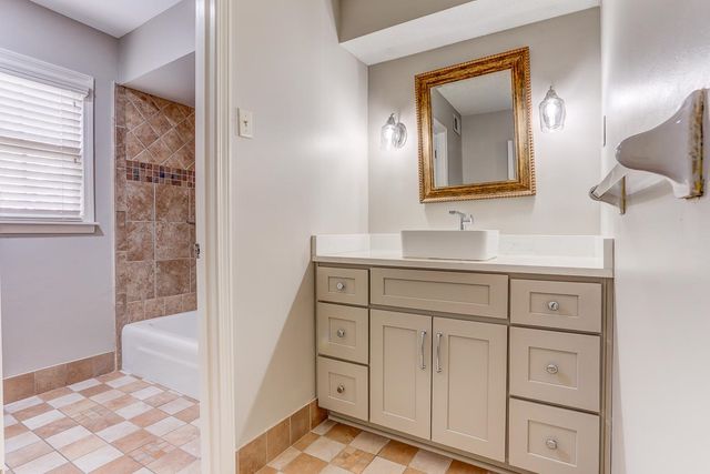 1425 PECAN TREES DR, Germantown, TN 38138