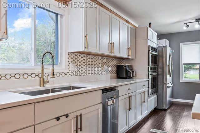33429 Quaker Valley Road, Farmington Hills, MI 48331