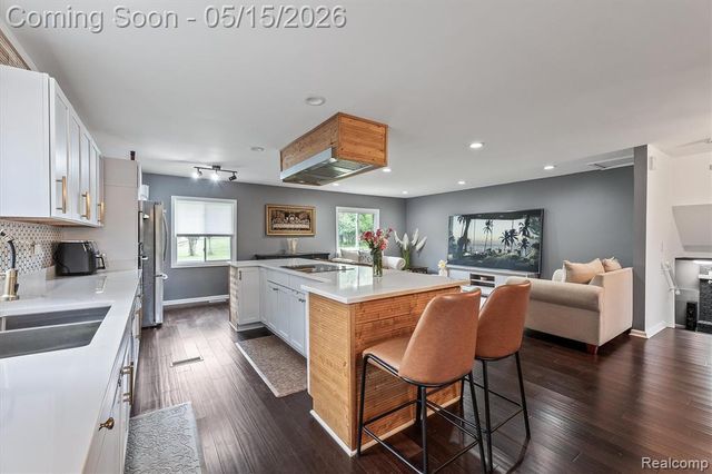 33429 Quaker Valley Road, Farmington Hills, MI 48331