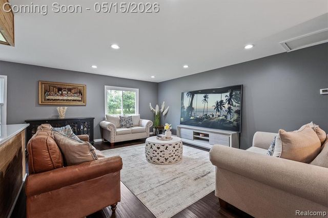 33429 Quaker Valley Road, Farmington Hills, MI 48331