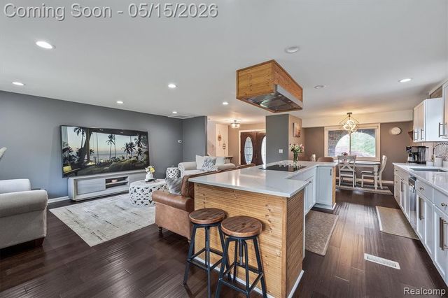33429 Quaker Valley Road, Farmington Hills, MI 48331