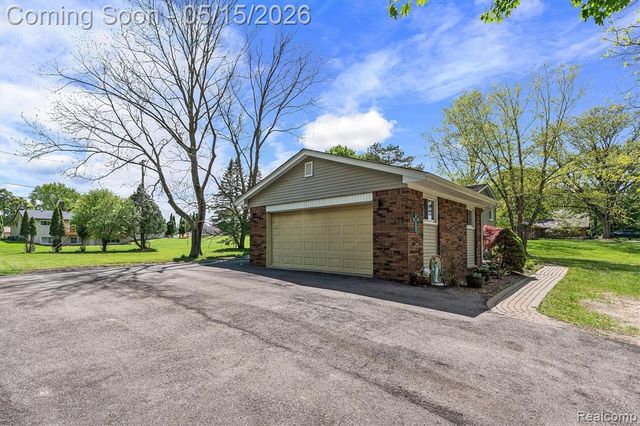 33429 Quaker Valley Road, Farmington Hills, MI 48331