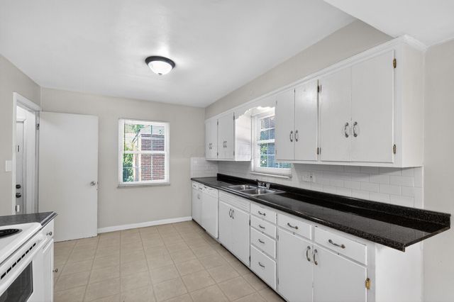 2745 Regina Avenue, Columbus, OH 43204