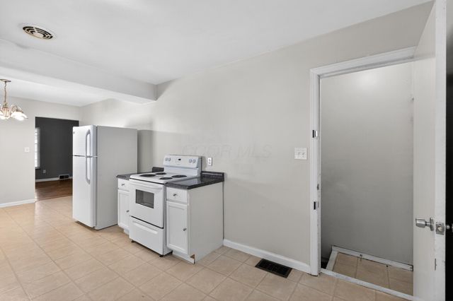 2745 Regina Avenue, Columbus, OH 43204