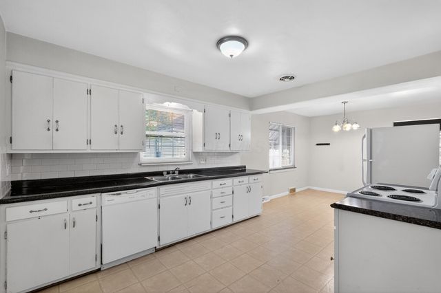 2745 Regina Avenue, Columbus, OH 43204
