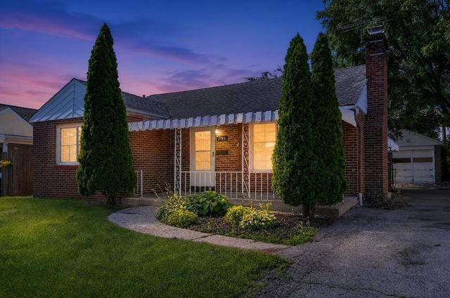 2745 Regina Avenue, Columbus, OH 43204