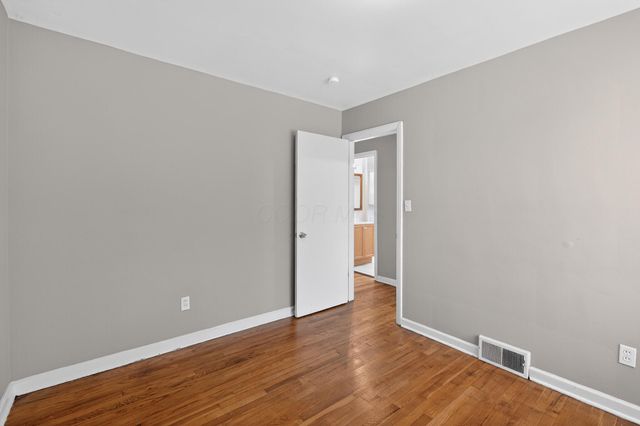 2745 Regina Avenue, Columbus, OH 43204