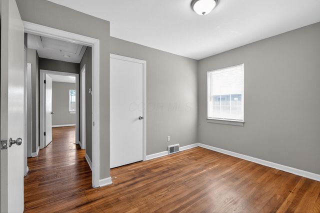 2745 Regina Avenue, Columbus, OH 43204