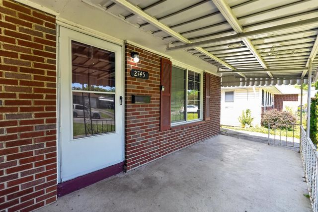 2745 Regina Avenue, Columbus, OH 43204
