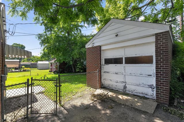 2745 Regina Avenue, Columbus, OH 43204