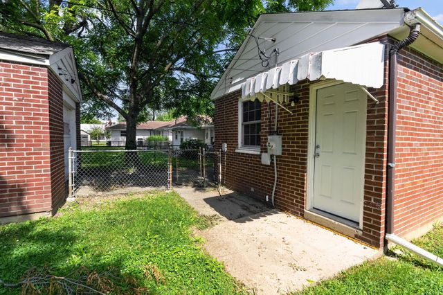 2745 Regina Avenue, Columbus, OH 43204