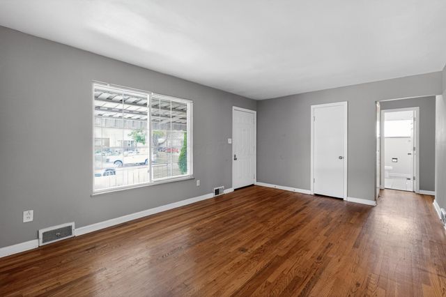 2745 Regina Avenue, Columbus, OH 43204