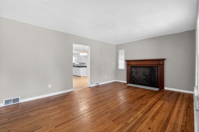 2745 Regina Avenue, Columbus, OH 43204