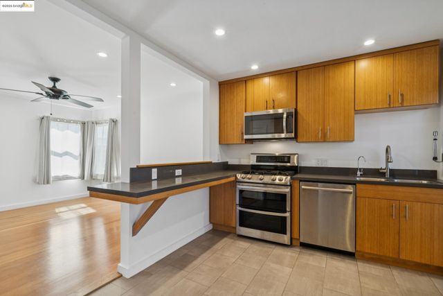 137 Collins St, Richmond, CA 94801