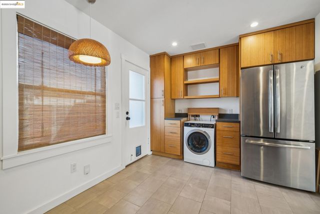 137 Collins St, Richmond, CA 94801