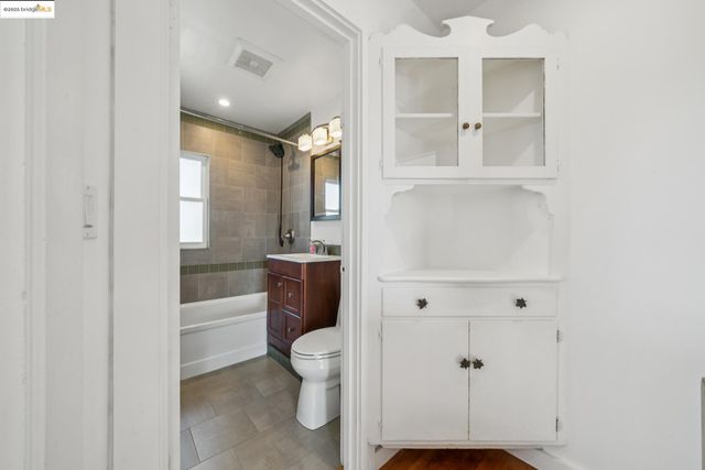 137 Collins St, Richmond, CA 94801