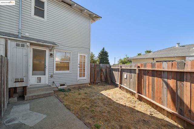 137 Collins St, Richmond, CA 94801