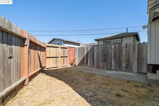 137 Collins St, Richmond, CA 94801