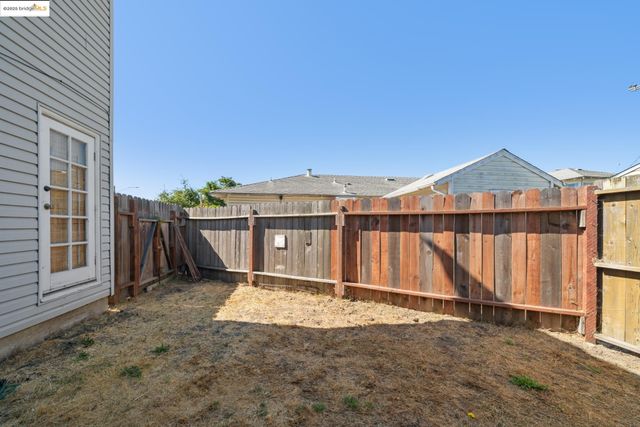 137 Collins St, Richmond, CA 94801