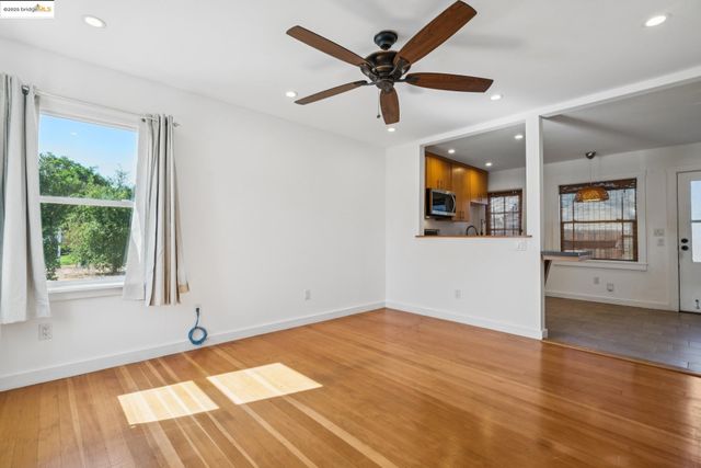 137 Collins St, Richmond, CA 94801