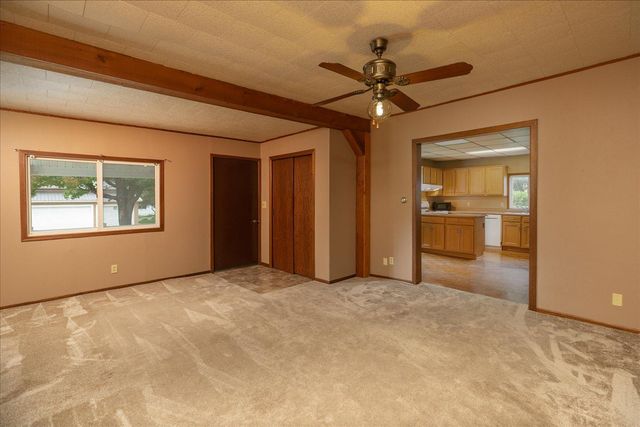 105 4th St NW, Kasson, MN 55944