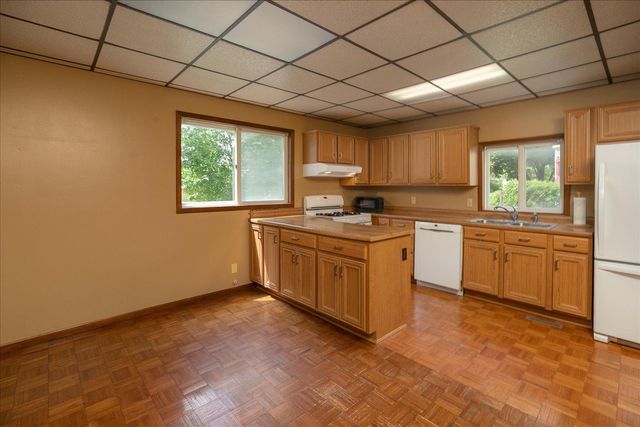 105 4th St NW, Kasson, MN 55944