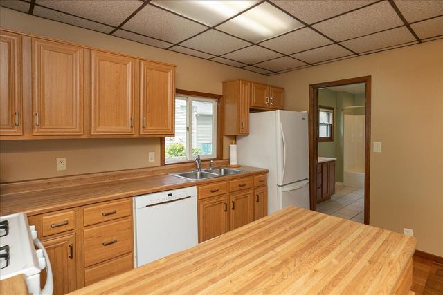 105 4th St NW, Kasson, MN 55944