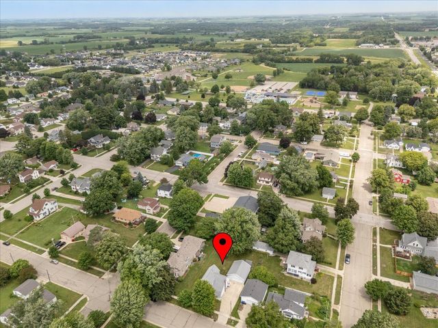 105 4th St NW, Kasson, MN 55944