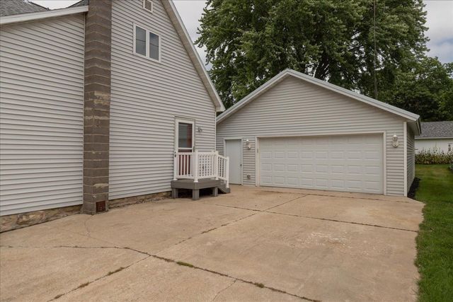 105 4th St NW, Kasson, MN 55944