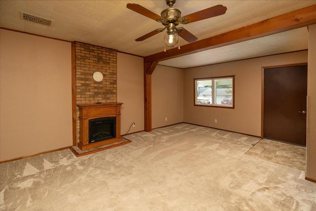 105 4th St NW, Kasson, MN 55944