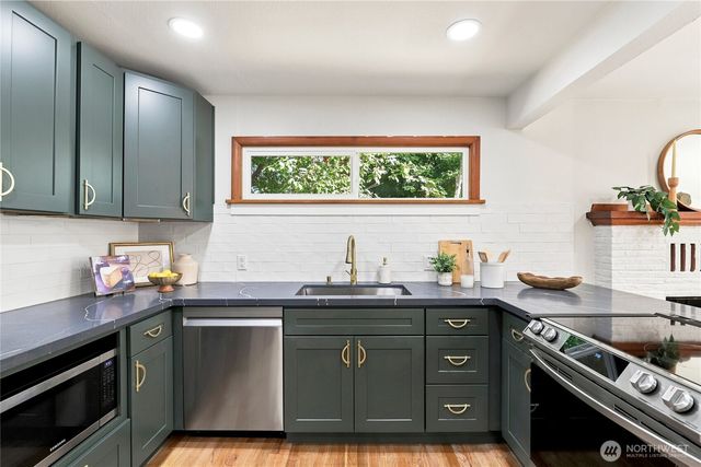 1527 Bloomington Avenue, Bremerton, WA 98312