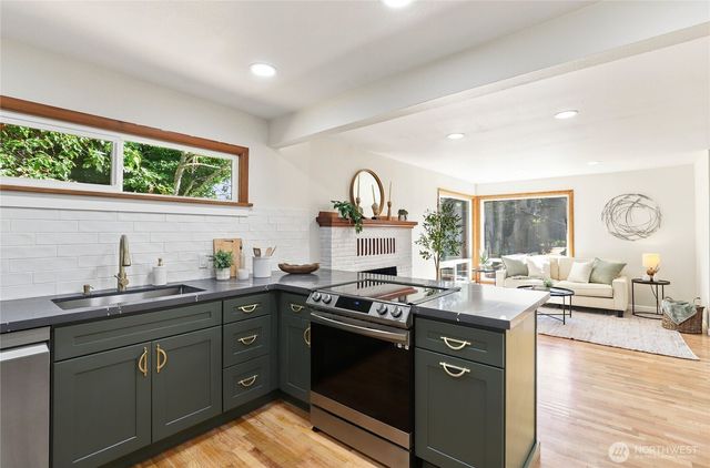 1527 Bloomington Avenue, Bremerton, WA 98312