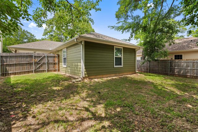 804 E 5th Street, Bonham, TX 75418