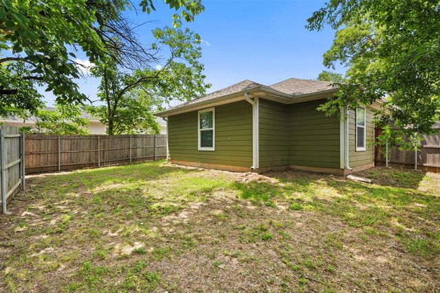 804 E 5th Street, Bonham, TX 75418