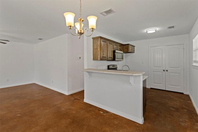 804 E 5th Street, Bonham, TX 75418