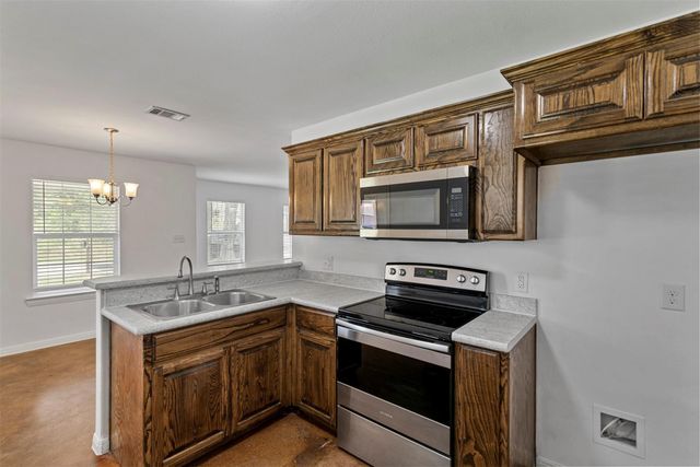 804 E 5th Street, Bonham, TX 75418