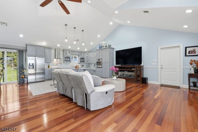 358 S Middlebush Rd, Franklin Twp., NJ 08873