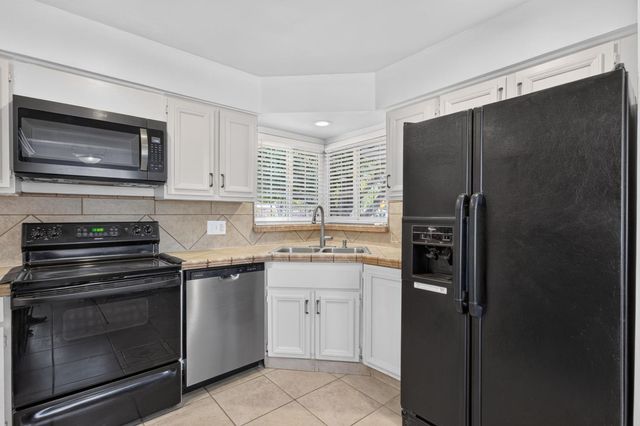 2432 E Richert Avenue, Fresno, CA 93726