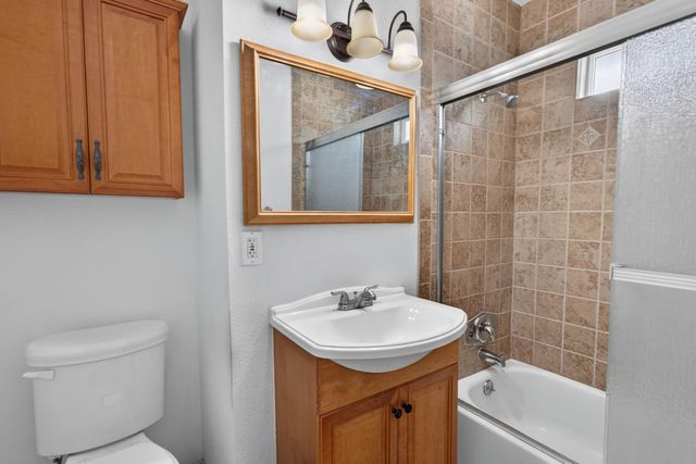 2432 E Richert Avenue, Fresno, CA 93726
