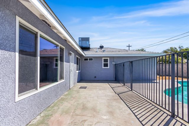2432 E Richert Avenue, Fresno, CA 93726