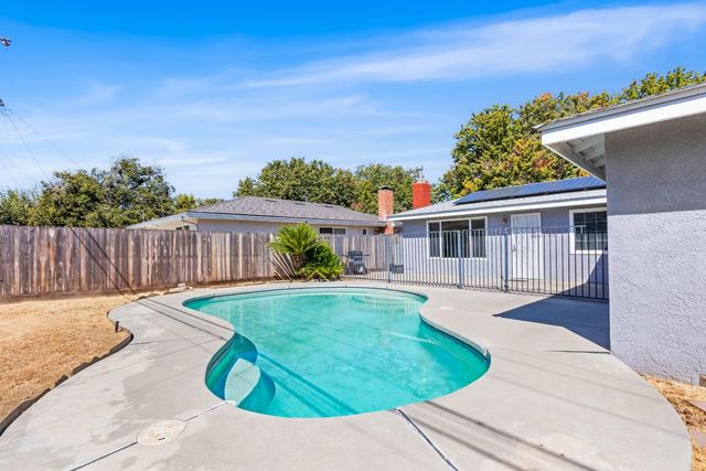2432 E Richert Avenue, Fresno, CA 93726