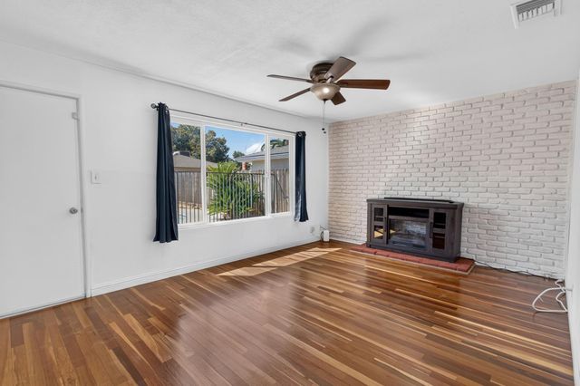 2432 E Richert Avenue, Fresno, CA 93726