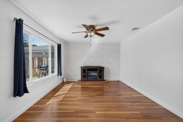 2432 E Richert Avenue, Fresno, CA 93726