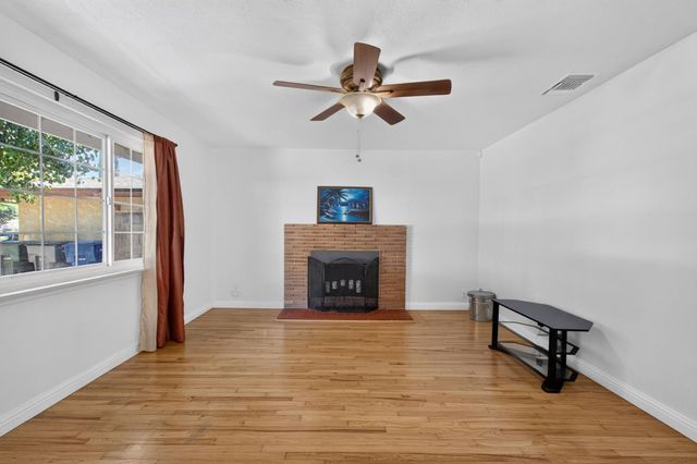 2432 E Richert Avenue, Fresno, CA 93726