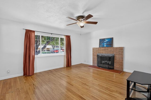 2432 E Richert Avenue, Fresno, CA 93726