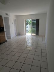 1051 SW 1st St 411, Miami, FL 33130
