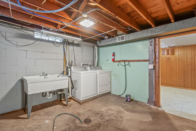 630 W Lombard Street, Davenport, IA 52803