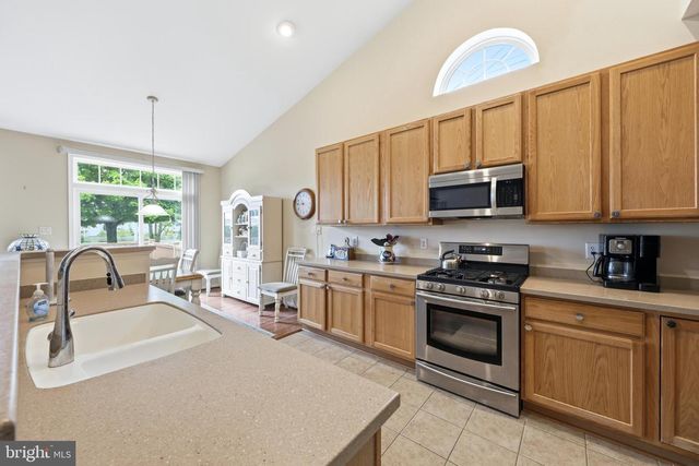 204 HEARTHSTONE DR, Berlin, NJ 08009