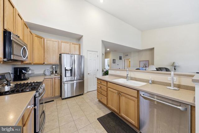 204 HEARTHSTONE DR, Berlin, NJ 08009